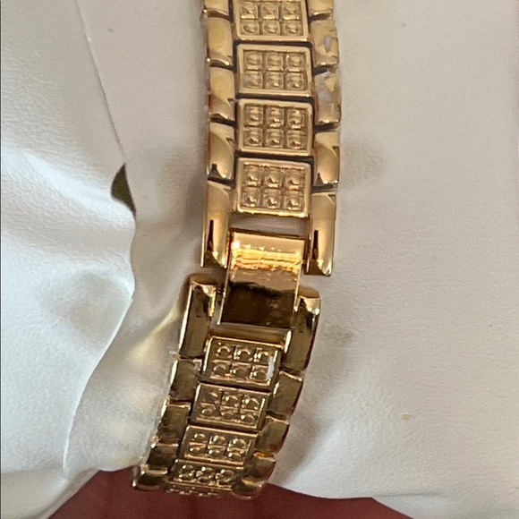 NWT - 69425 - Invicta Wildflower Women's Gold and Black Watch - Picture 6 of 7